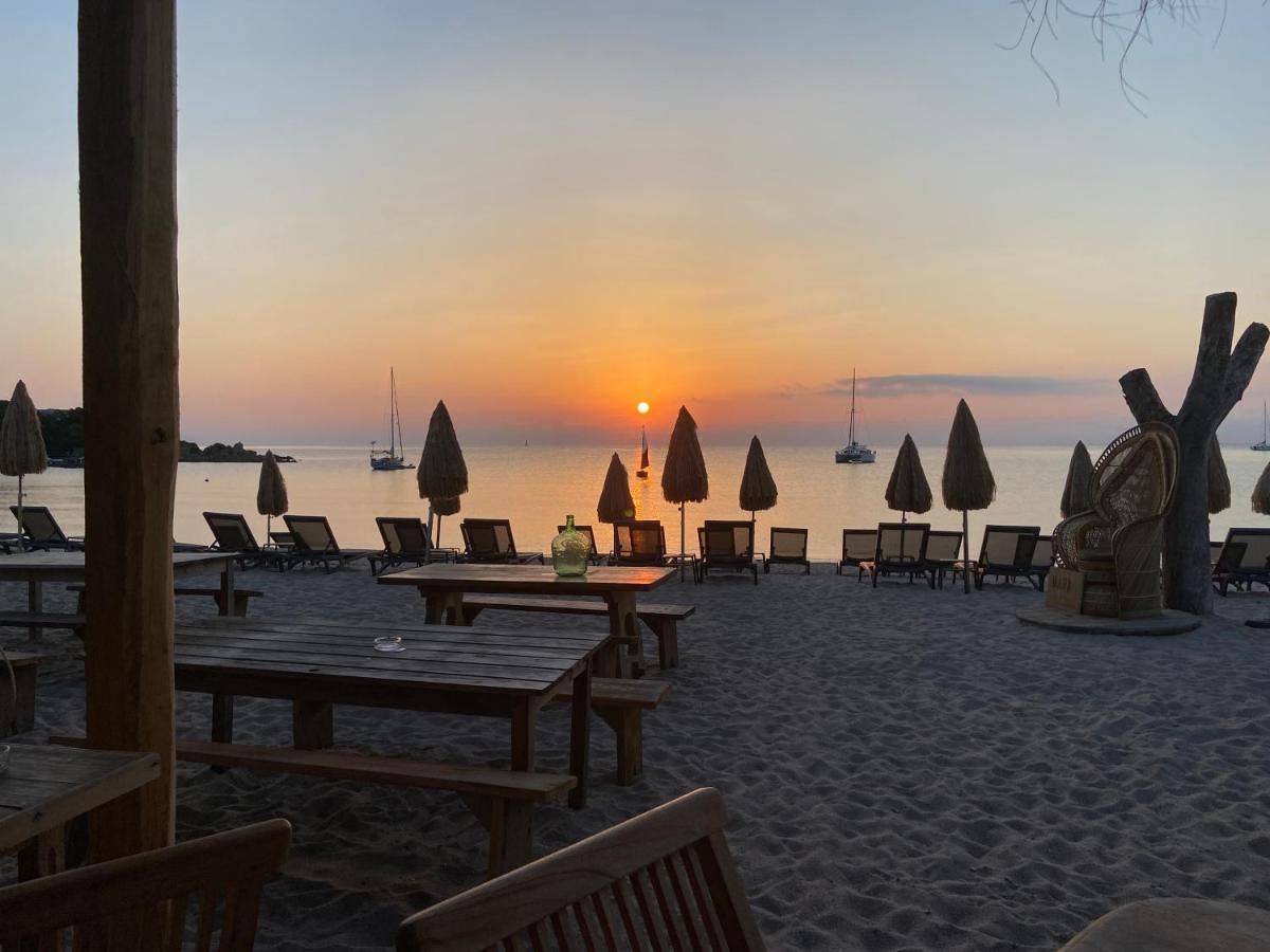 Les Lodges De La Plage U Dragulinu Sari-Solenzara Bagian luar foto