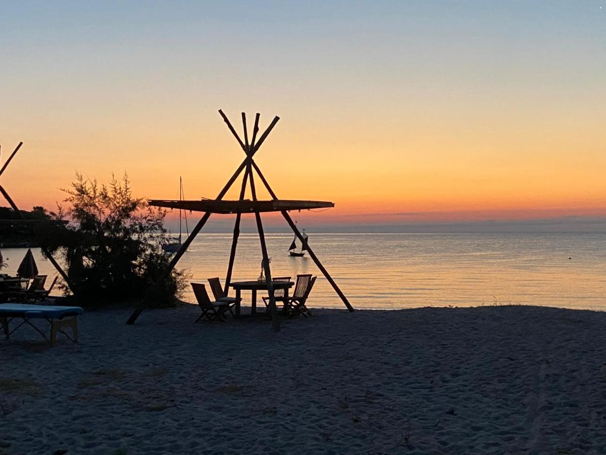 Les Lodges De La Plage U Dragulinu Sari-Solenzara Bagian luar foto