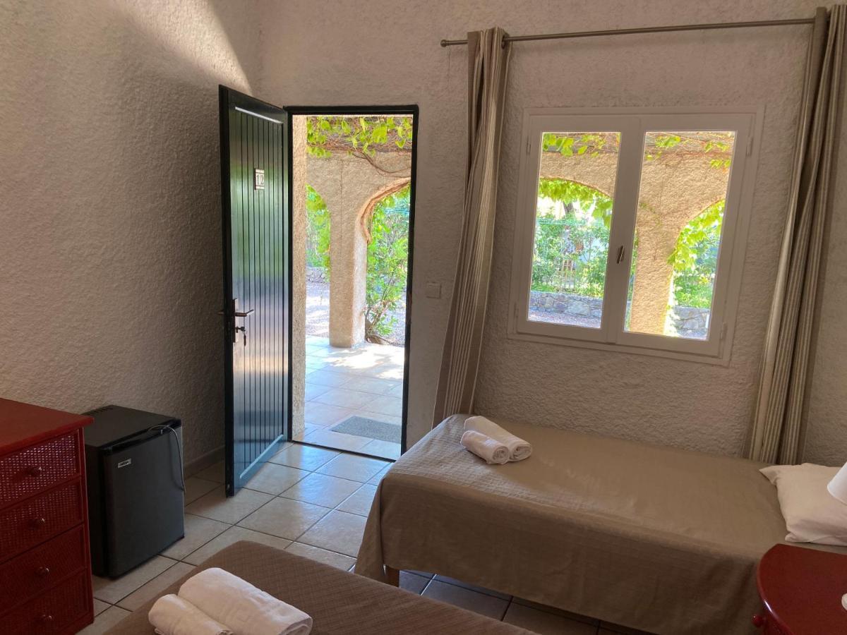 Les Lodges De La Plage U Dragulinu Sari-Solenzara Bagian luar foto