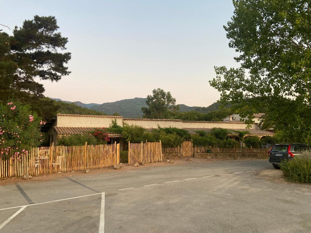Les Lodges De La Plage U Dragulinu Sari-Solenzara Bagian luar foto