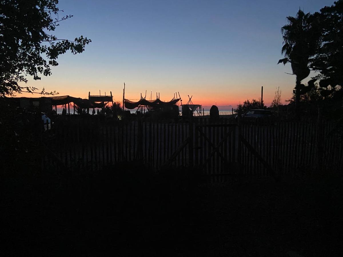 Les Lodges De La Plage U Dragulinu Sari-Solenzara Bagian luar foto
