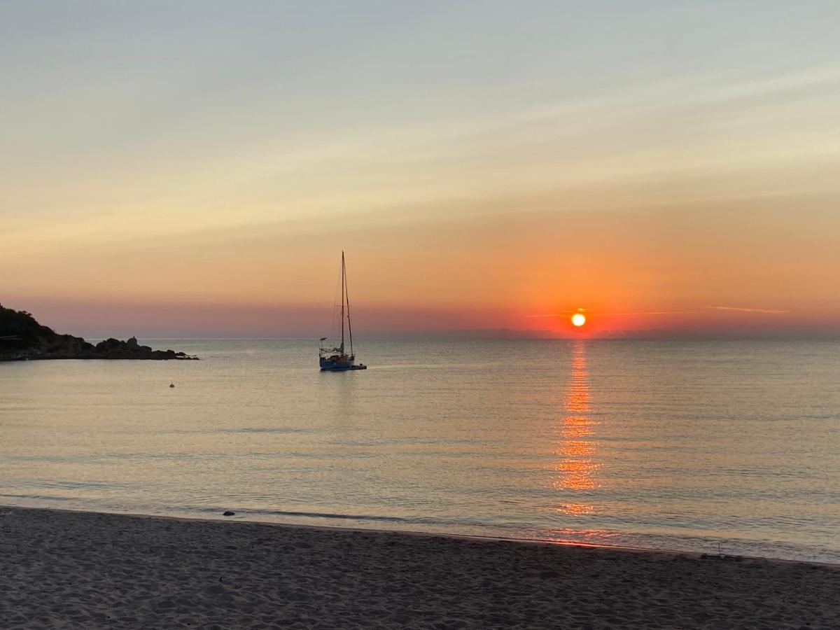 Les Lodges De La Plage U Dragulinu Sari-Solenzara Bagian luar foto