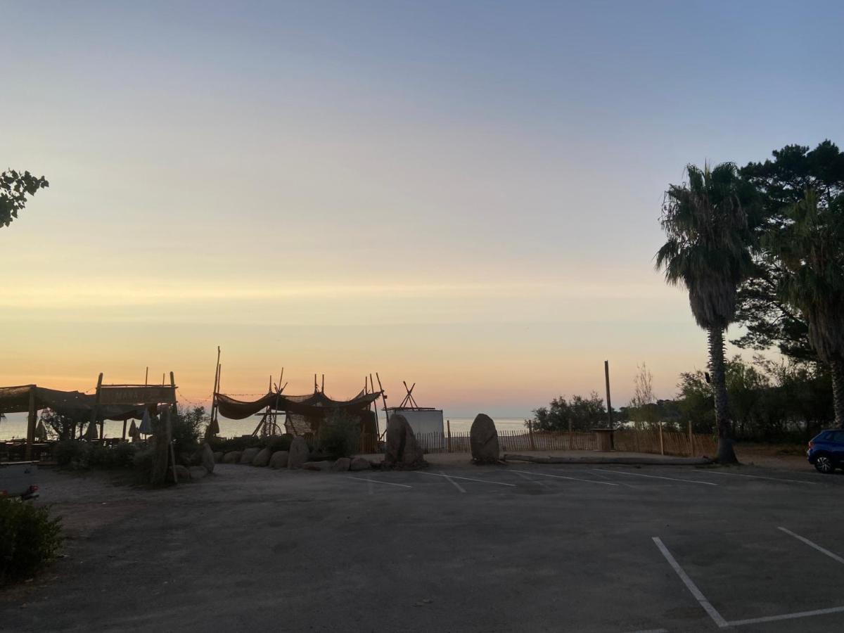 Les Lodges De La Plage U Dragulinu Sari-Solenzara Bagian luar foto